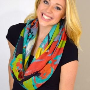 Anne Rivers Art Scarf "Fashionista"